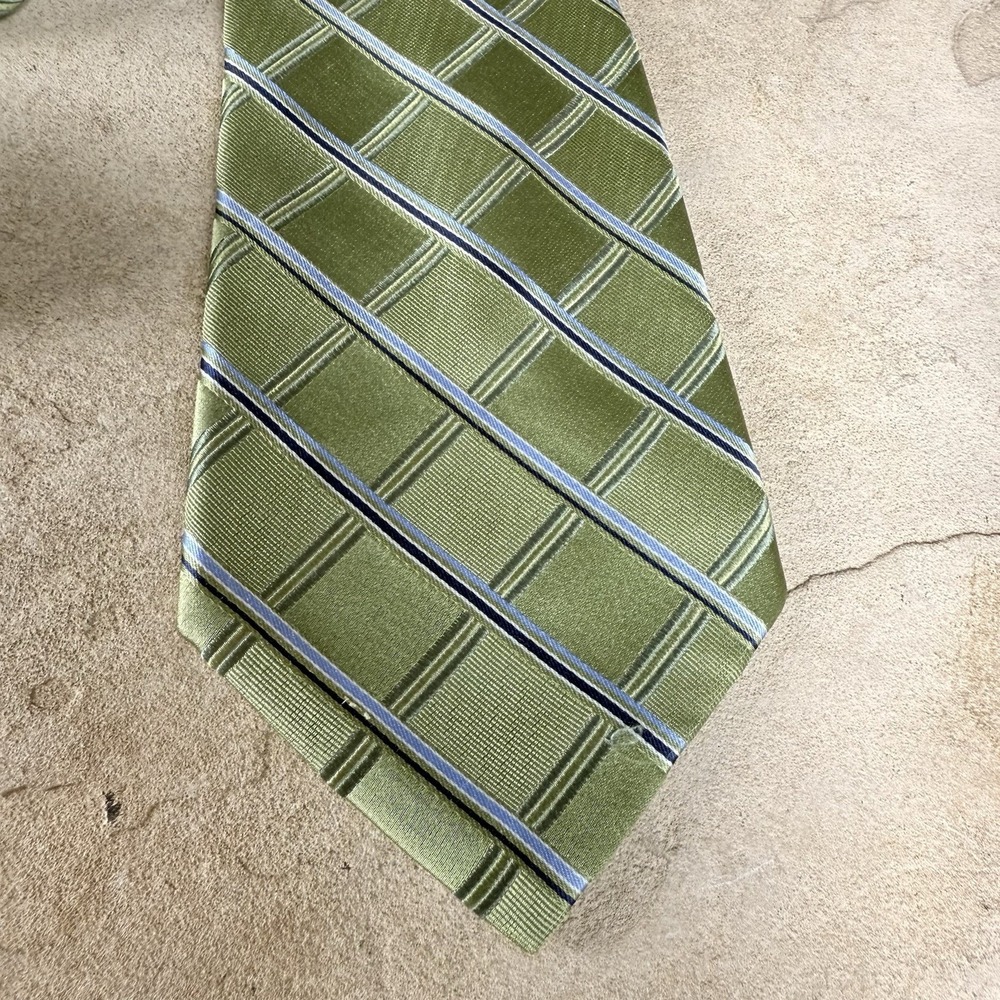 JONES NEW YORK MENS TIE GREEN WITH NAVY BLUE AND BLUE STRIPES Excellent Design